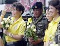 Click image for larger version

Name:	thai coup03.jpg
Views:	95
Size:	19.2 KB
ID:	63872
